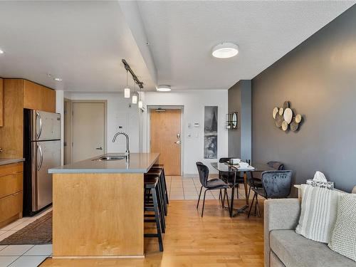 505-760 Johnson St, Victoria, BC - Indoor Photo Showing Kitchen