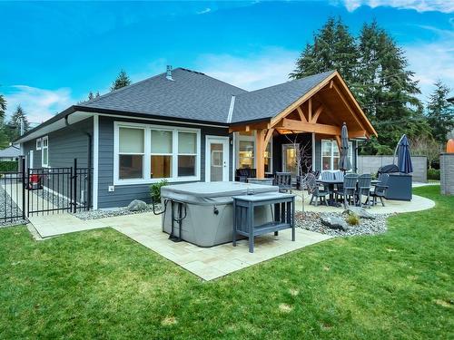 8968 Henderson Ave, Black Creek, BC 