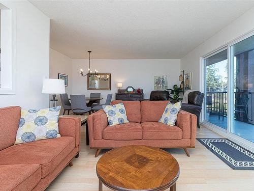 214-1991 Kaltasin Rd, Sooke, BC - Indoor Photo Showing Living Room