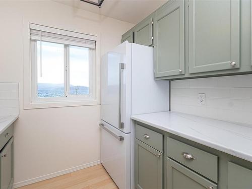 214-1991 Kaltasin Rd, Sooke, BC - Indoor Photo Showing Kitchen