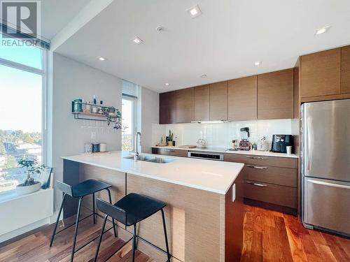 1207 111 13Th East Street, North Vancouver, BC - Indoor Photo Showing Kitchen With Stainless Steel Kitchen