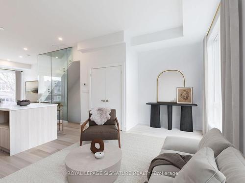 270 Atlas Ave, Toronto, ON - Indoor Photo Showing Living Room