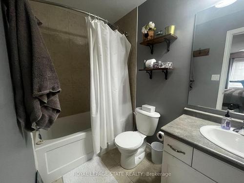 57 Cedar St, Grimsby, ON - Indoor Photo Showing Bathroom