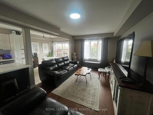 57 Cedar St, Grimsby, ON - Indoor Photo Showing Living Room