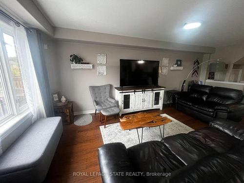 57 Cedar St, Grimsby, ON - Indoor Photo Showing Living Room