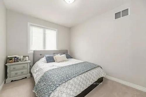 18-876 Golf Links Rd, Hamilton, ON - Indoor Photo Showing Bedroom