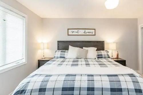 18-876 Golf Links Rd, Hamilton, ON - Indoor Photo Showing Bedroom