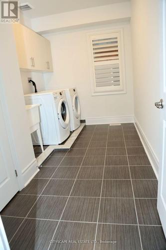 416 Ellen Davidson Drive, Oakville, ON - Indoor Photo Showing Laundry Room