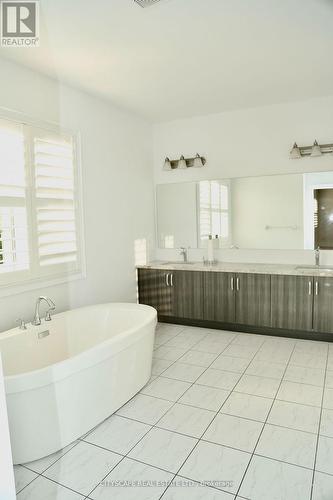 416 Ellen Davidson Drive, Oakville, ON - Indoor Photo Showing Bathroom