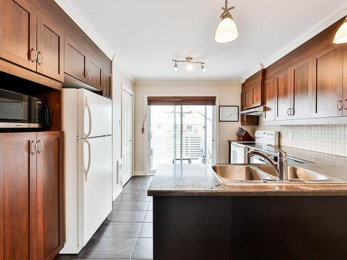 Cuisine - 56 Rue De L'Envol, Sainte-Anne-Des-Plaines, QC - Indoor Photo Showing Kitchen With Double Sink