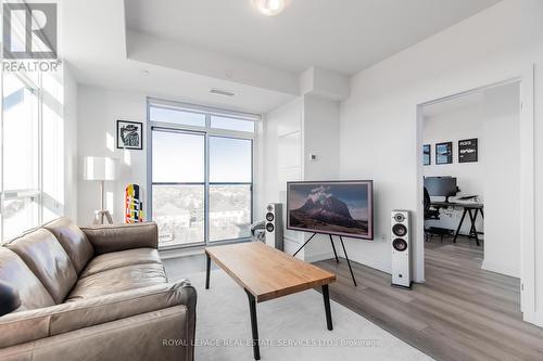 702 - 450 Dundas Street E, Hamilton, ON - Indoor Photo Showing Living Room