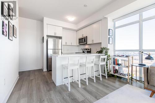 702 - 450 Dundas Street E, Hamilton, ON - Indoor Photo Showing Kitchen