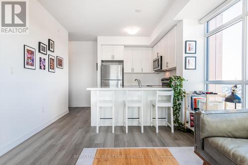 702 - 450 Dundas Street E, Hamilton, ON - Indoor Photo Showing Kitchen