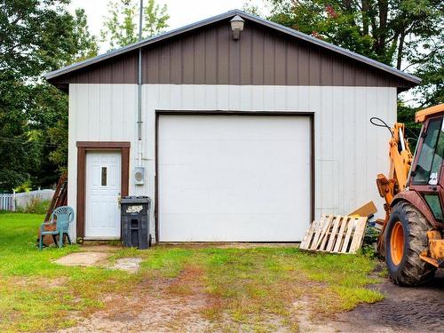 Garage - 305 Rue Josée, Sainte-Sophie, QC - Outdoor With Exterior