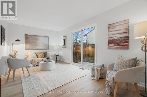 81 - 2570 Southvale Crescent, Ottawa, ON - Indoor Photo Showing Living Room