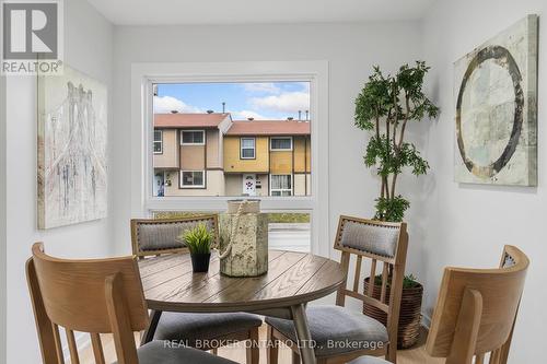 81 - 2570 Southvale Crescent, Ottawa, ON - Indoor Photo Showing Dining Room