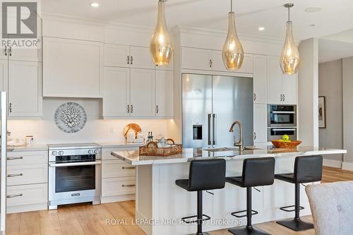 604 - 77 Yates Street, St. Catharines (Downtown), ON - Indoor Photo Showing Kitchen With Upgraded Kitchen