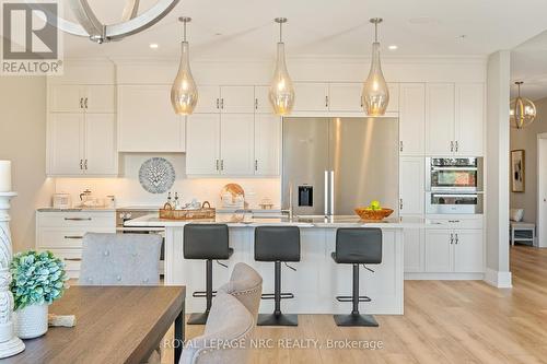 604 - 77 Yates Street, St. Catharines (Downtown), ON - Indoor Photo Showing Kitchen With Upgraded Kitchen