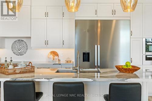 604 - 77 Yates Street, St. Catharines (Downtown), ON - Indoor Photo Showing Kitchen With Upgraded Kitchen