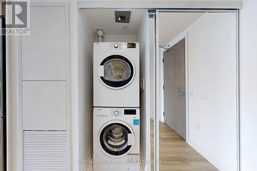 4412 - 251 Jarvis Street, Toronto, ON - Indoor Photo Showing Laundry Room