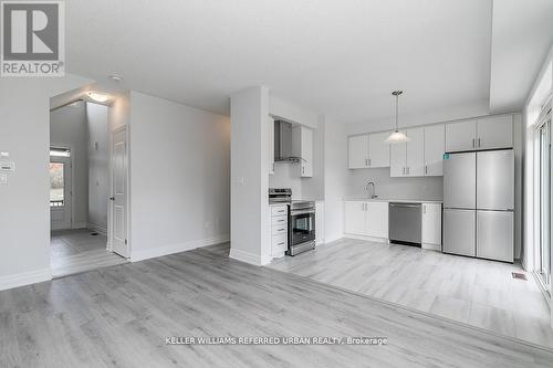 47 Federica Crescent, Wasaga Beach, ON - Indoor Photo Showing Kitchen