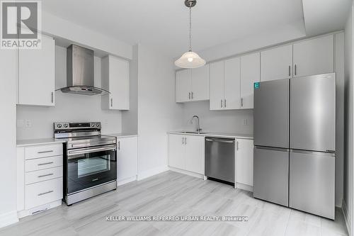 47 Federica Crescent, Wasaga Beach, ON - Indoor Photo Showing Kitchen