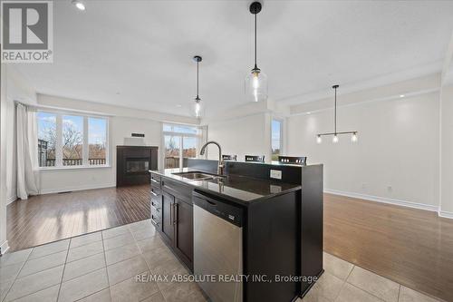 1084 Northgraves Crescent, Ottawa, ON - Indoor Photo Showing Kitchen With Upgraded Kitchen