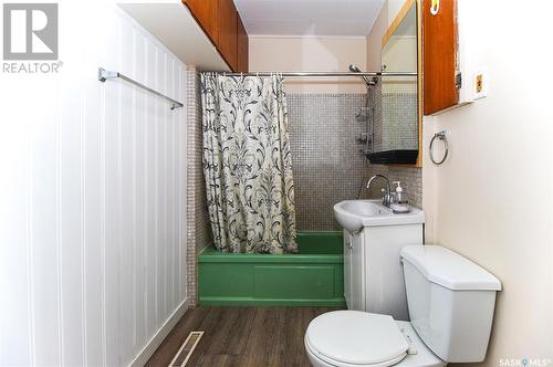 2056 Embury Street, Regina, SK - Indoor Photo Showing Bathroom