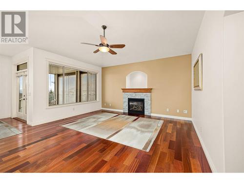 649 Devonian Avenue, Kelowna, BC - Indoor Photo Showing Living Room With Fireplace