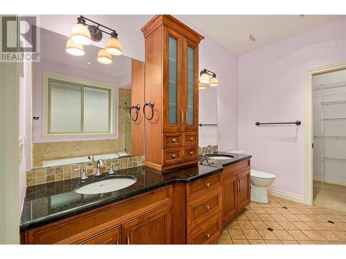 649 Devonian Avenue, Kelowna, BC - Indoor Photo Showing Bathroom