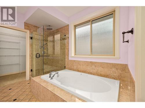 649 Devonian Avenue, Kelowna, BC - Indoor Photo Showing Bathroom