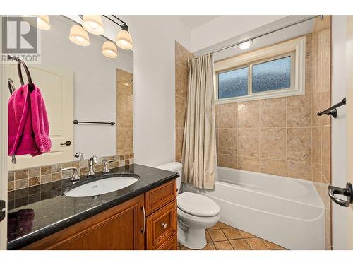 649 Devonian Avenue, Kelowna, BC - Indoor Photo Showing Bathroom