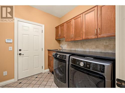 649 Devonian Avenue, Kelowna, BC - Indoor Photo Showing Laundry Room