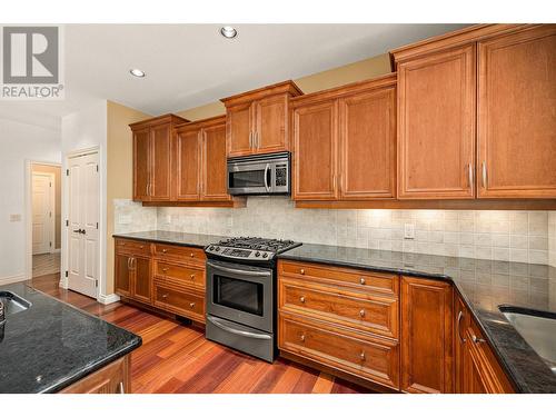 649 Devonian Avenue, Kelowna, BC - Indoor Photo Showing Kitchen