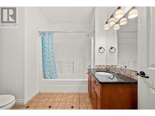 649 Devonian Avenue, Kelowna, BC - Indoor Photo Showing Bathroom