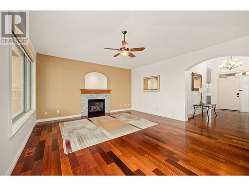 649 Devonian Avenue, Kelowna, BC - Indoor Photo Showing Living Room With Fireplace