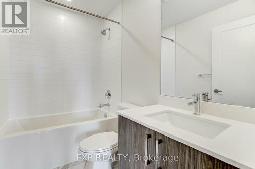 1005E - 576 Front Street W, Toronto, ON - Indoor Photo Showing Bathroom