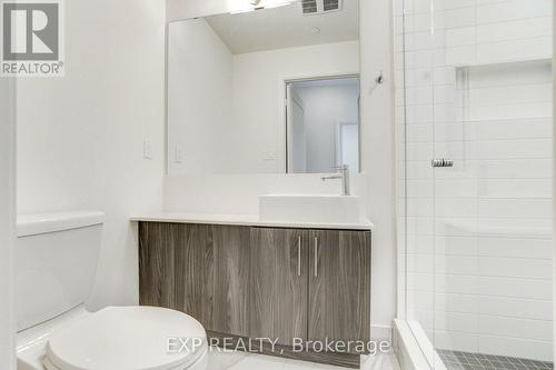 1005E - 576 Front Street W, Toronto, ON - Indoor Photo Showing Bathroom