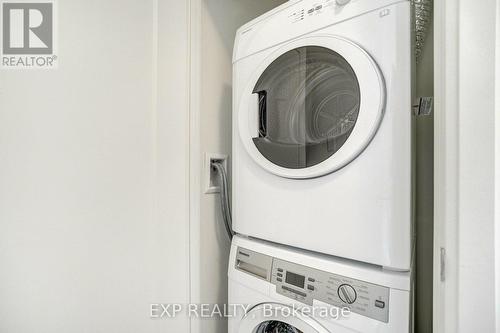 1005E - 576 Front Street W, Toronto, ON - Indoor Photo Showing Laundry Room