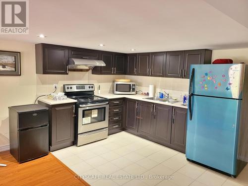 Bsmt - 652 Mcbean Avenue, Newmarket, ON - Indoor Photo Showing Kitchen