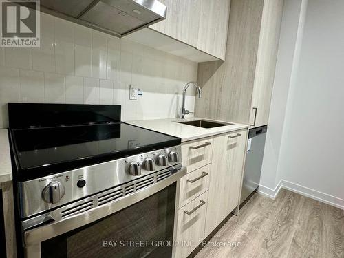 705 - 195 Commerce Street, Vaughan, ON - Indoor Photo Showing Kitchen With Upgraded Kitchen