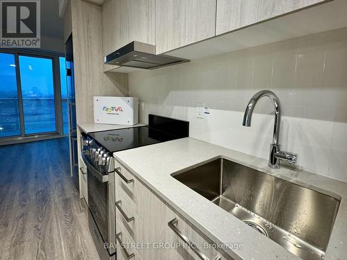 705 - 195 Commerce Street, Vaughan, ON - Indoor Photo Showing Kitchen