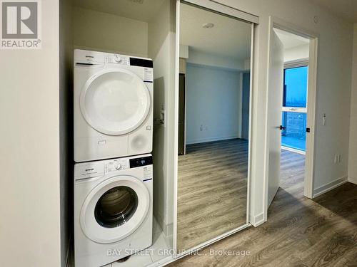 705 - 195 Commerce Street, Vaughan, ON - Indoor Photo Showing Laundry Room