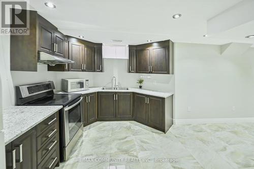 27 Horizon Street, Brampton, ON - Indoor Photo Showing Kitchen With Double Sink