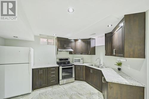 27 Horizon Street, Brampton, ON - Indoor Photo Showing Kitchen With Double Sink