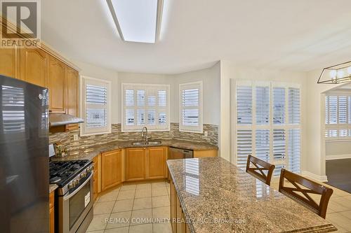 27 Horizon Street, Brampton, ON - Indoor Photo Showing Kitchen