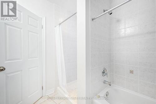 213 - 443 Centennial Forest Drive, Milton, ON - Indoor Photo Showing Bathroom