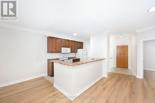 213 - 443 Centennial Forest Drive, Milton, ON - Indoor Photo Showing Kitchen