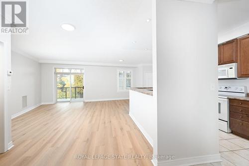 213 - 443 Centennial Forest Drive, Milton, ON - Indoor Photo Showing Kitchen