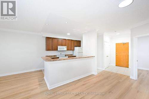 213 - 443 Centennial Forest Drive, Milton, ON - Indoor Photo Showing Kitchen